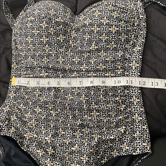 Nip Tuck One Piece Swim Size 6 - Picture 8 of 10